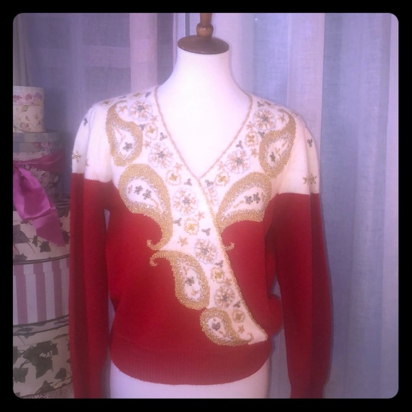 Vintage Sweaters - Vintage 80’s, acrylic, princess sleeves sweater!!